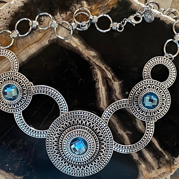 Jewelry - Gorgeous Silver and Blue Necklace.